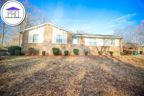 3700 Lynhaven Dr, Greensboro, NC 27406-5721