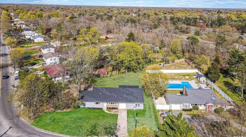 1004 Howells Rd, Bayshore, NY 11706-2732