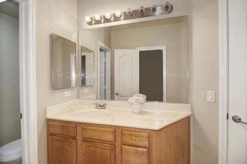 5482 Tares Cir, Elk Grove CA  95757-4361 exterior