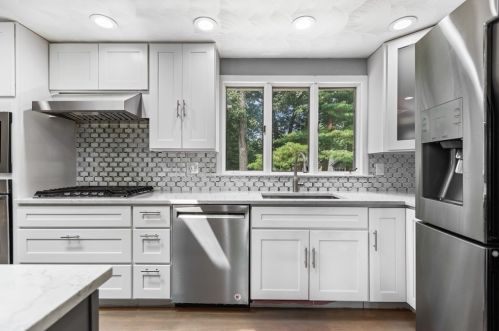 37 Kings Rd, Canton, MA 02021-1726