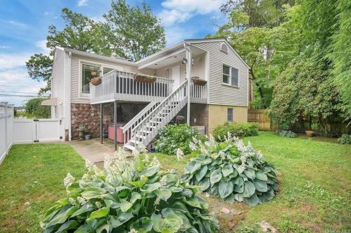 239 Davis Ave, White Plains NY  10605-3213 exterior