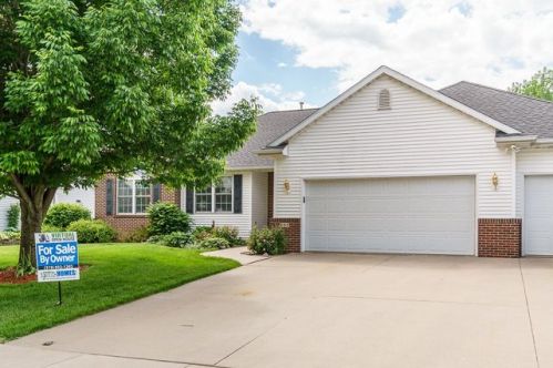 155 Jennifer Dr, Robins, IA 52328-9697