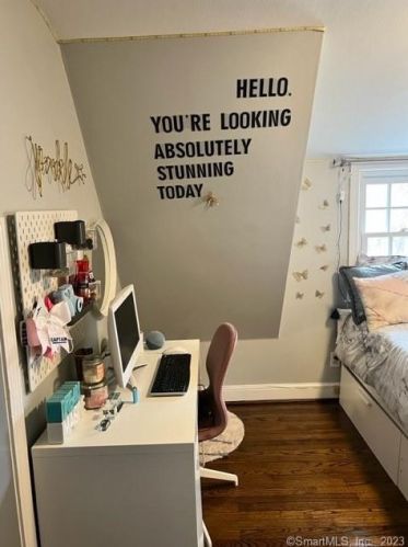 31 Oak Ridge Ln, Hartford CT  06107-3506 exterior