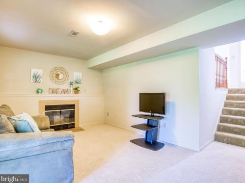 27 Cloverdale Pl, Charles Town WV  25414-4033 exterior