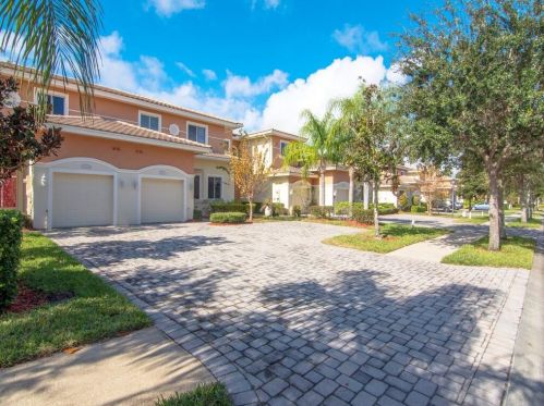 2541 Stockbridge Sq, Vero Beach, FL 32962-4215