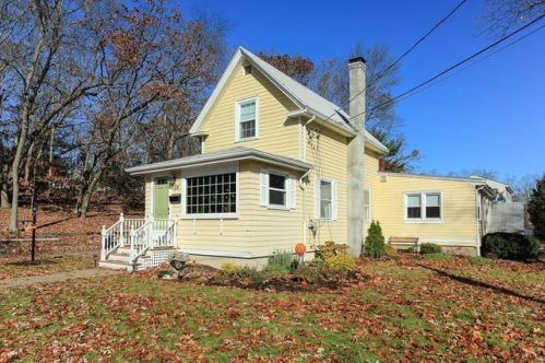 24 Poplar St, Woburn, MA 01801-1607