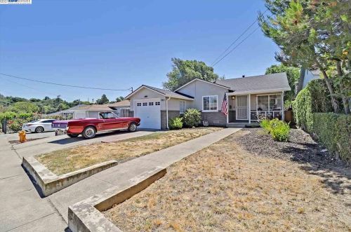 1183 Tiegen Dr, Hayward, CA 94542-1038