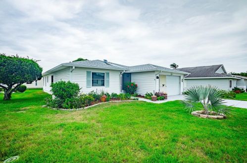 2109 Grand Cypress Dr, Lakeland, FL 33810-5747