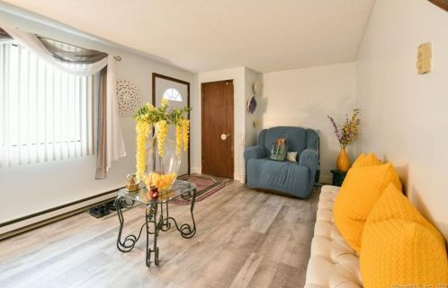 16 Edgehill Ave, Waterbury CT  06704-1825 exterior