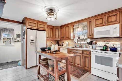 352 Shrub Rd, Bristol CT  06010-2473 exterior