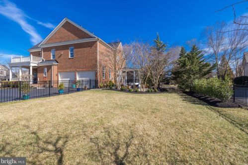 19376 Ml Dm Pl, Leesburg VA 20176-1637 exterior