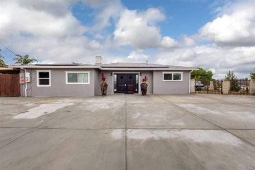 9743 Shamrock Ln, Lakeside, CA 92040-3010