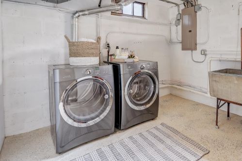 5347 Berkeley Blvd, Milwaukee WI 53217-5138 exterior