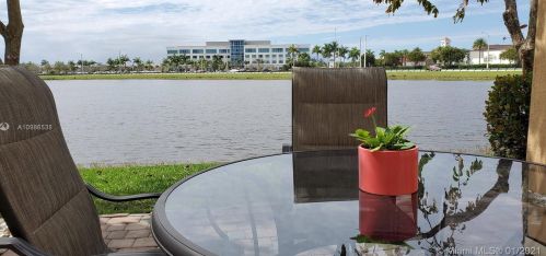 902 143 Ter, Hollywood FL  33027-6151 exterior