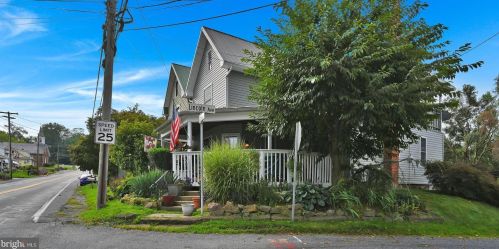 75 Main St, Swartzville, PA 17569-9607