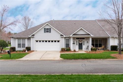 6215 Half Dome Dr, Charlotte, NC 28269-1548