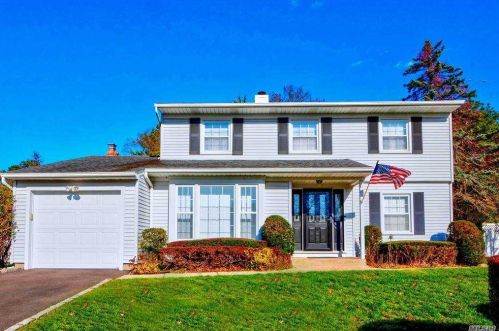122 Thunder Rd, Holbrook, NY 11741-4426