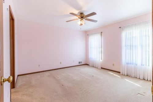 1084 Timberwood Dr, Beaver Falls PA 15010-1614 exterior