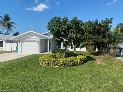 629 95th Ave, Naples, FL 34108-2454