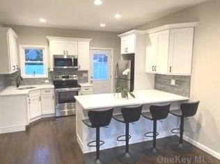 346 Erie Ave, North Lindenhurst, NY 11757-3852