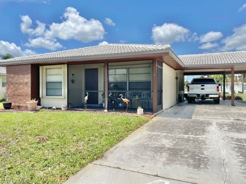 4 Parkwood Villas Ct, Lehigh Acres, FL 33936-5872