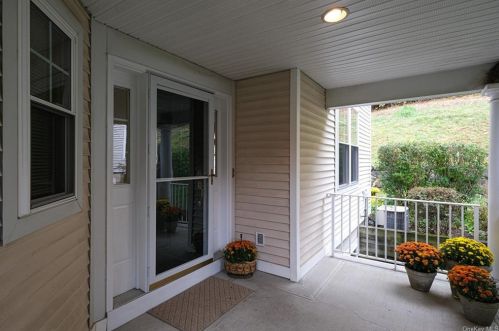 61 Briarbrook Dr, Briarcliff, NY 10510-2075