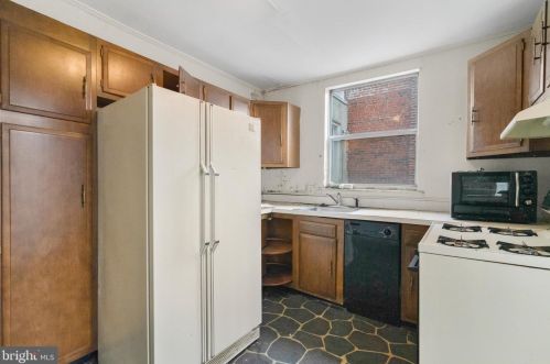 210 Carpenter St, Philadelphia PA 19146-2516 exterior