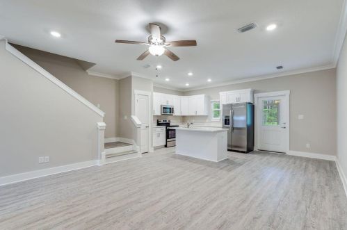 20 Date Palm Ln, Freeport, FL 32439