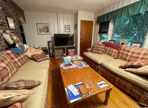 15 Richwood Pl, Huntington Station NY 11746-3228 exterior