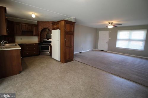 374 Main St, Bareville PA  17540-1925 exterior