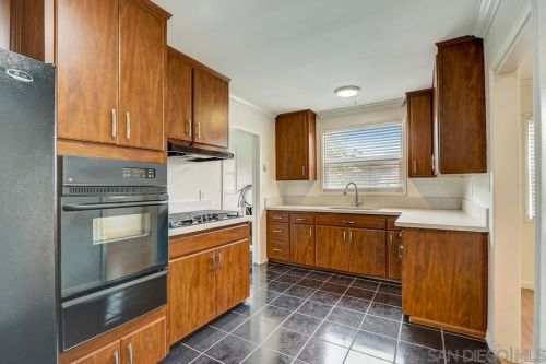 852 Bollenbacher St, San Diego, CA 92114-1829