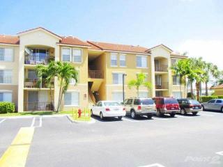 216 Villa Cir, Boynton Beach FL  33435-8905 exterior