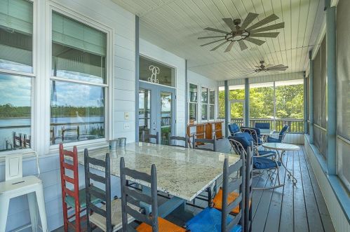 601 Riverview Dr, Carrabelle FL  32322-5054 exterior