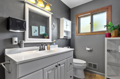 5050 20th St, Milwaukee WI 53233-2506 exterior