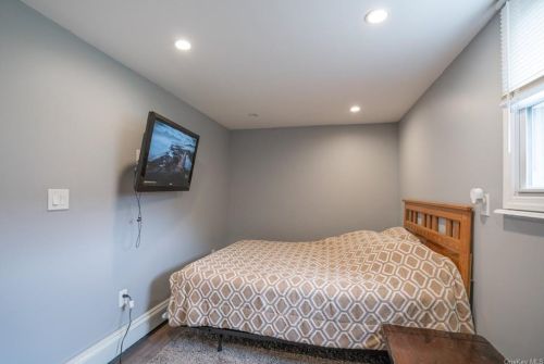 63 Entrance Way, Mahopac NY  10541-1328 exterior