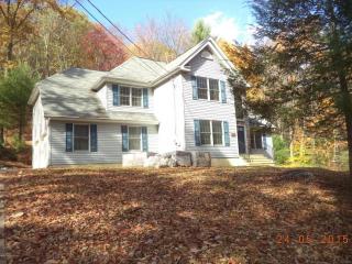1821 Twin Pine Rd, Stroudsburg, PA 18360-7707