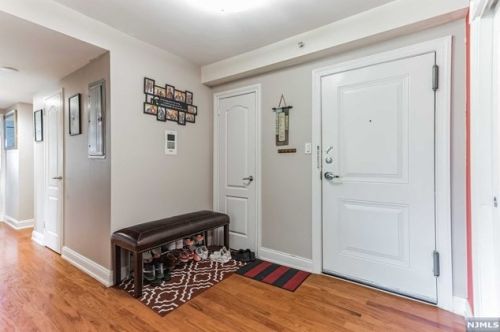 60 Parkway Dr, East Orange NJ  07017-4533 exterior