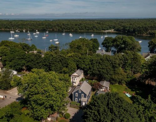 22 Lincoln St, Warwick RI  02818-3604 exterior