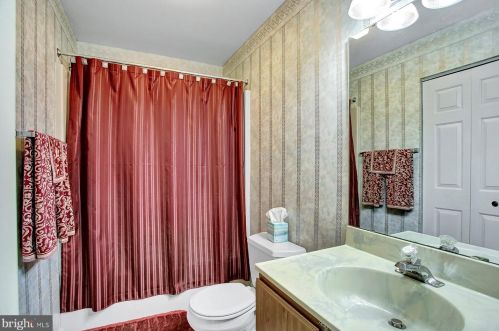 120 Strayer Dr, Carlisle PA  17013-4407 exterior