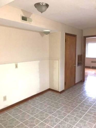 5992 Cheviot Rd, Cincinnati, OH 45247-6248