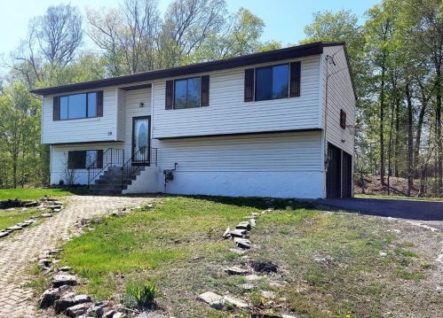 28 Raker Rd, Poughkeepsie, NY 12603-5632