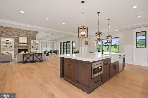 16067 Waterford Crk Cir, Hamilton VA  20158-3342 exterior