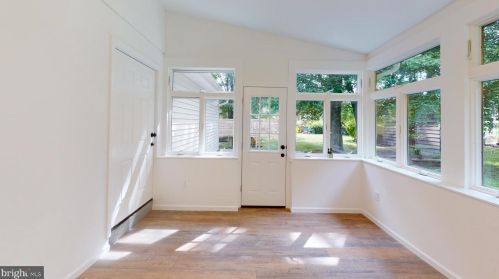 913 Lake Dr, Trenton NJ  08648-4003 exterior