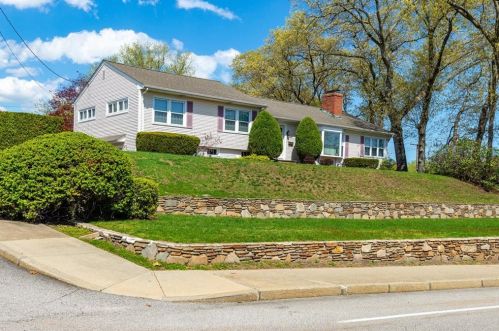 151 Toll Gate Rd, Warwick, RI 02886-4465