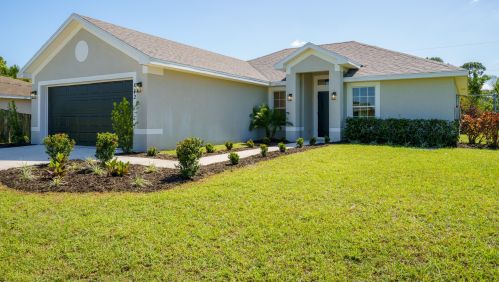 542 Fairfax Ave, Fort Pierce, FL 34983-1018