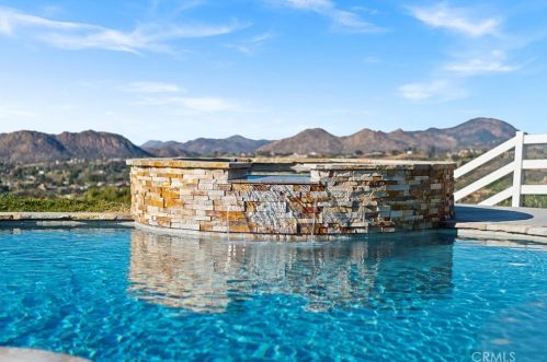 40107 Calle Breve, Temecula CA  92592-8692 exterior