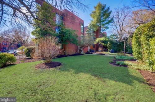 103 11th St, Washington, DC 20003-3910