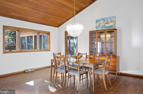 11 Woodbrook Cir, Wilmington DE  19810-4119 exterior