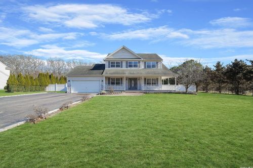 37 James Hawkins Rd, Moriches, NY 11955-1812