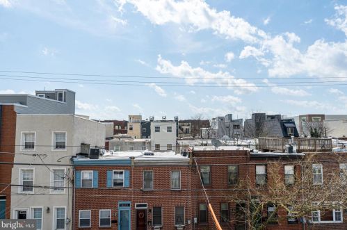 2217 Carpenter St, Philadelphia PA 19146-2517 exterior